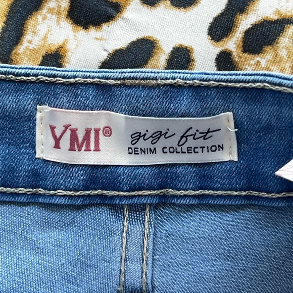 bell bottom high waisted jeans - Picture 3 of 4